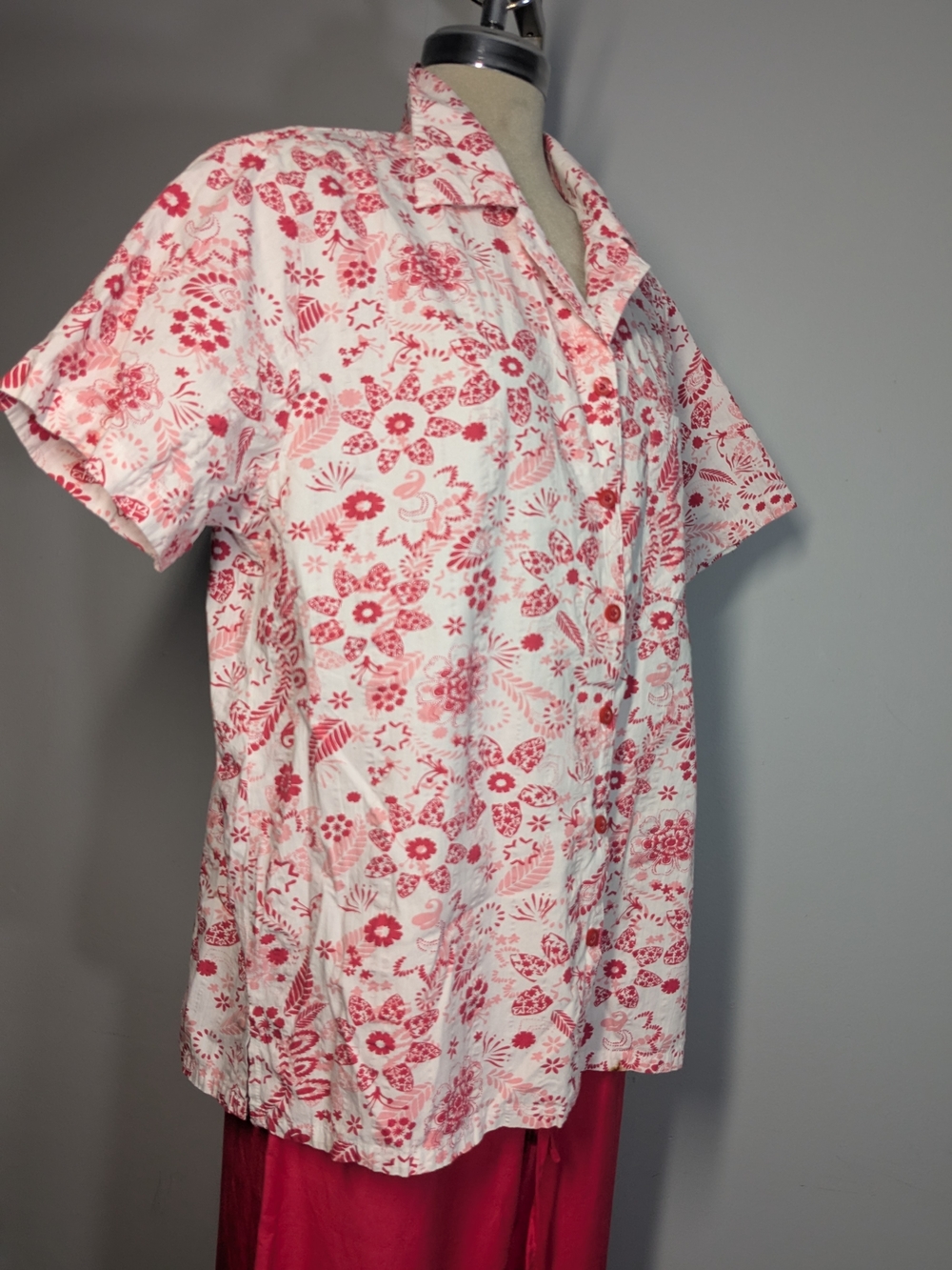 Women’s Pink Floral Button-Up Blouse